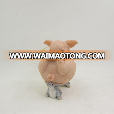 Hot Sale Funny Piggy Gift Resin Small Interesting Animal Pig With Mouse Figurines